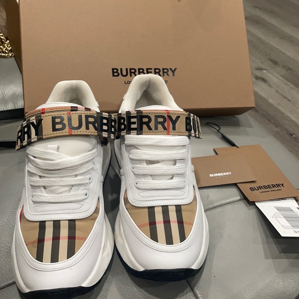 Burberry shoes size 37  100%authentic